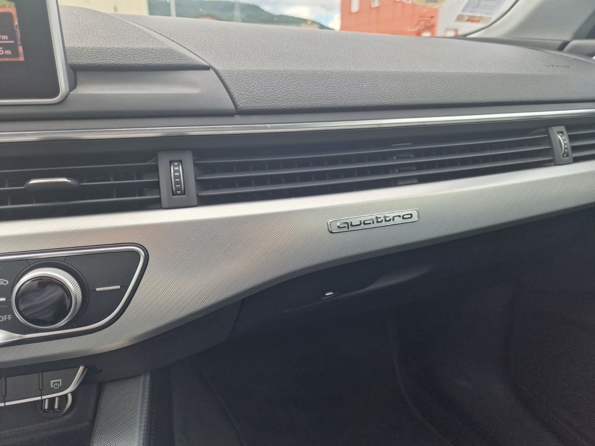 Audi A4 Avant SLINE 218cv 3.0 TDI QUATTRO, SUIVI COMPLET, TOIT OUVRANT, 4 ROUES HIVERS SUR JANTES