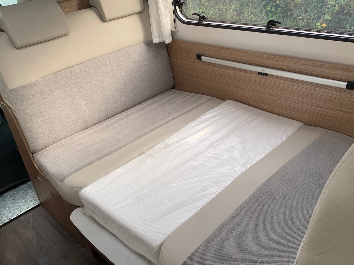 Capron A 140 ch | CAMERA DE RECUL |  LITS SUPPERPOSES | STORE EXTERIEUR | Climatisation manuelle