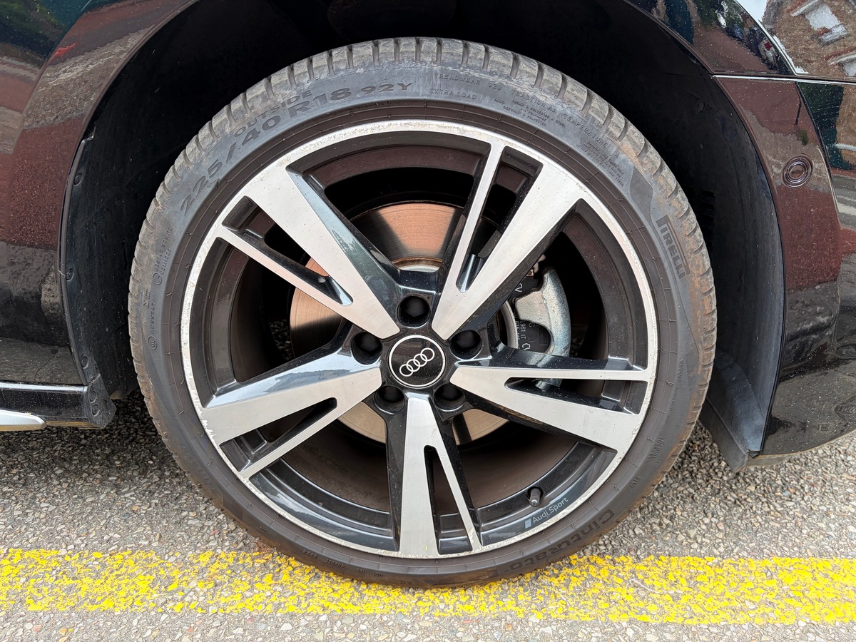 Audi A3 DESIGN LUXE Sportback 40 1.4 TFSIe 16V 204 Plug in Hybrid S Tronic6 150 cv Boîte auto