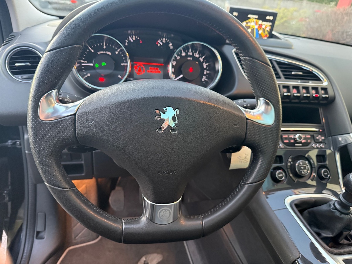 Peugeot 3008 1.6 HDI 115 CV Roland Garros 4XCBLeux