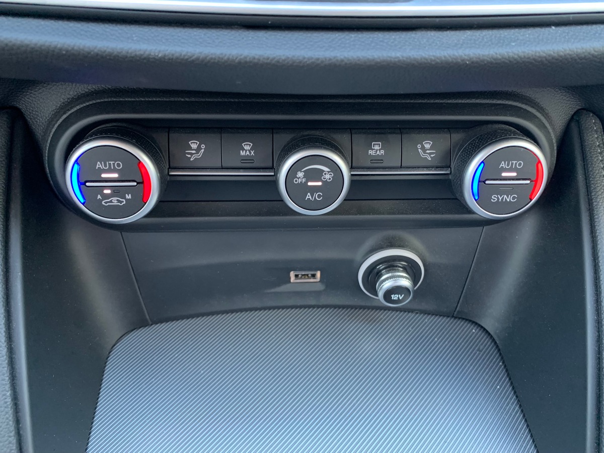 Alfa Romeo Stelvio 190 ch | Sprint | Caméra recul | Apple car Play | Coffre assisté électriquement