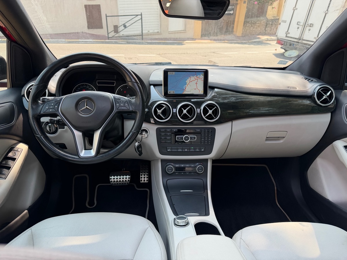 Mercedes Benz CLASSE B 180 1.5 CDI 109 CV / Pack AMG Fascination / Toit Ouvrant /  Intérieur Cuir