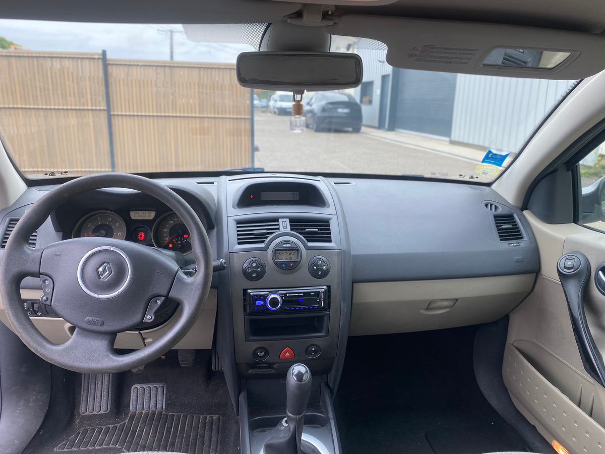 RENAULT Megane 1.6 i 16V 110 cv - CLIMATISATION - REGULATEUR DE VITESSE - RIEN A PREVOIR