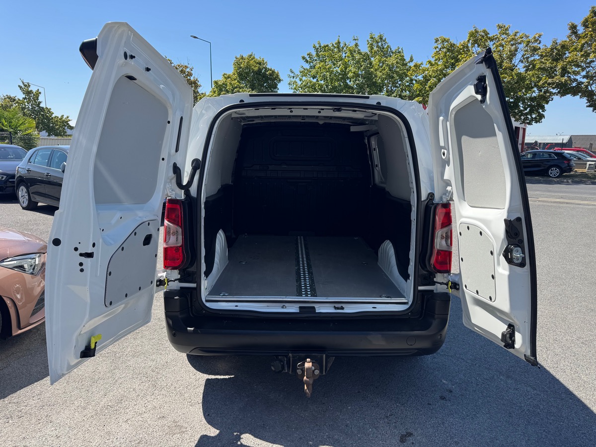 Peugeot Partner L3 LONG 1.5 BHDI 100CH PREMIUM PACK + ATTELAGE / 2 PLACES