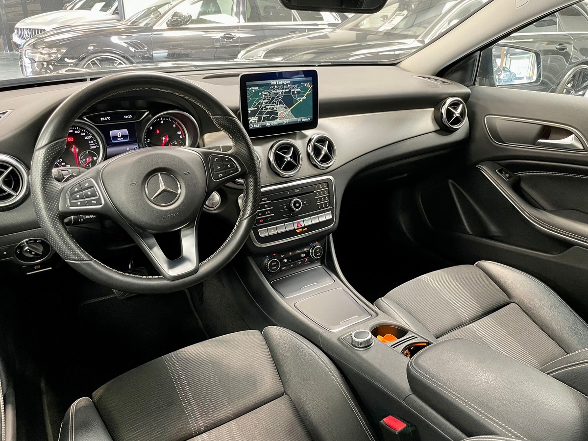 Mercedes-Benz GLA* 220d Sensation 4Matic 7G-DCT c