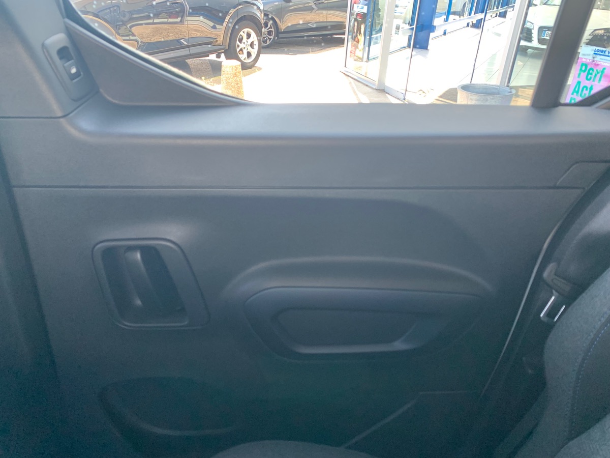 Peugeot Rifter 102 ch | Allure | 7 places | GPS | Roue de secours | Radar de stationnement arriére