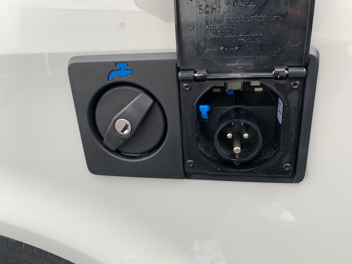 Volkswagen California 150 | COAST | Premiére Main | Attelage | Rallonge lit | Pneus Toutes Saisons