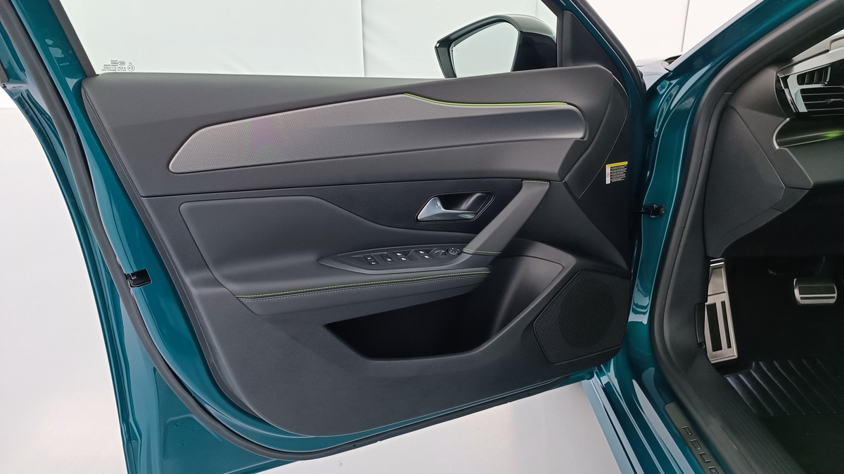 Peugeot 308 III(2) 1.2 Hybrid 145 ch | GT Exclusive e-DCS6 | Caméra 360° | PLUSIEURS COLORIS