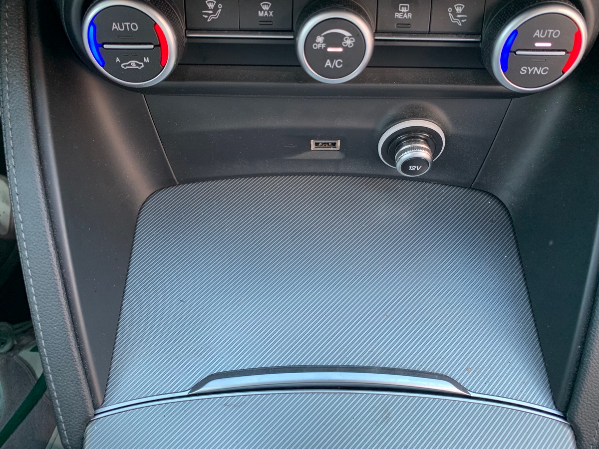 Alfa Romeo Stelvio 190 ch | Sprint | Caméra recul | Apple car Play | Coffre assisté électriquement