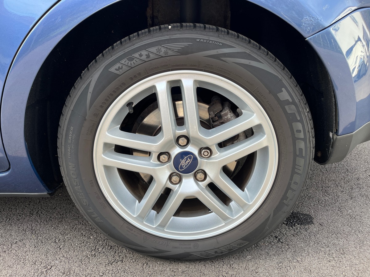 Ford Focus C-max 2.0 140ch, SIEGES CHAUFFANT, CLIM AUTO, REGULATEUR, FEUX AUTOMATIQUE