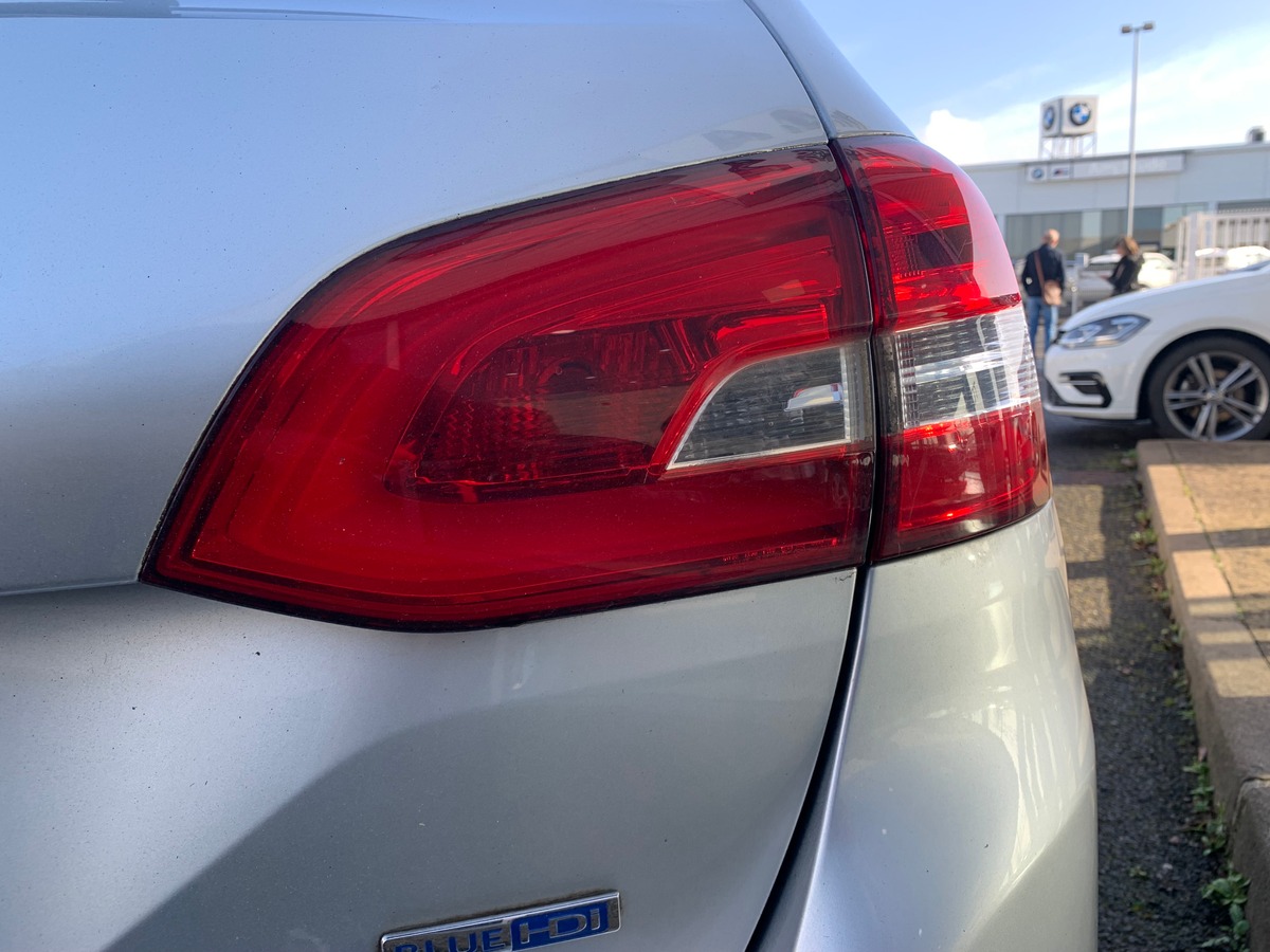 Peugeot 308 SW 100 ch | Allure | Caméra recul | GPS | Régulateur de vitesse adapatatif | Bluetooth