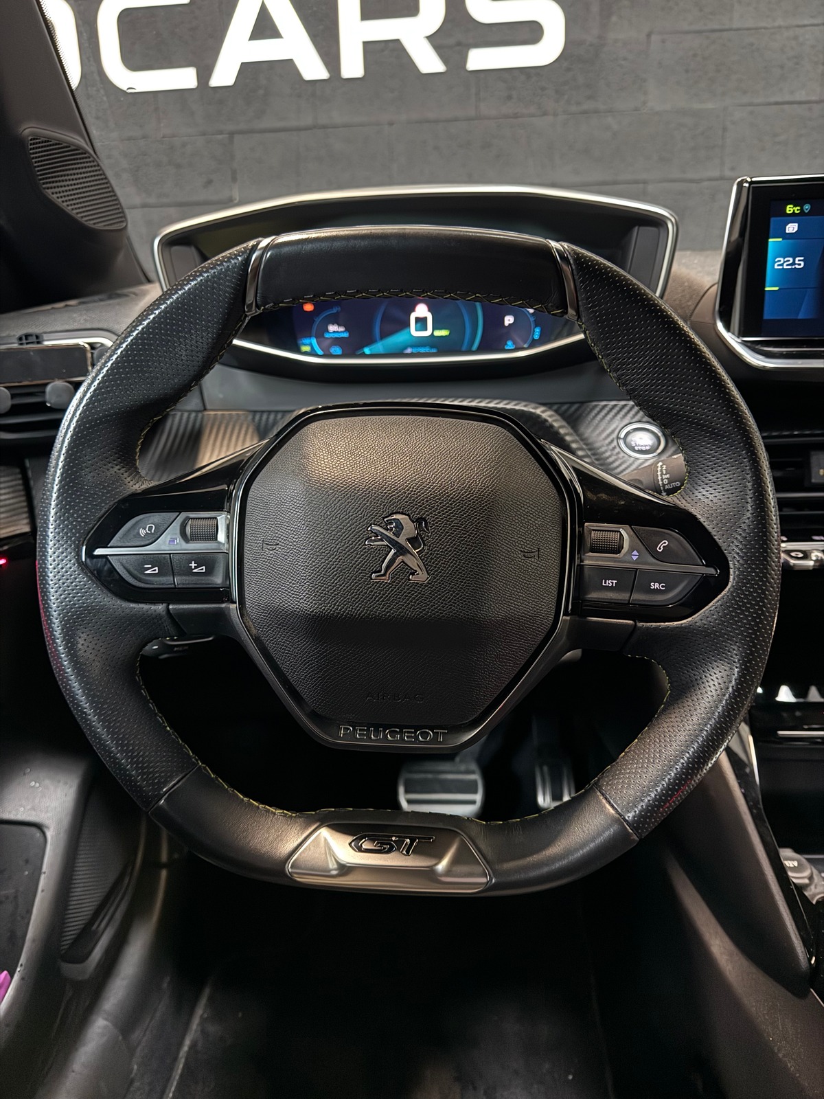 Peugeot 208 e-208 136ch GT