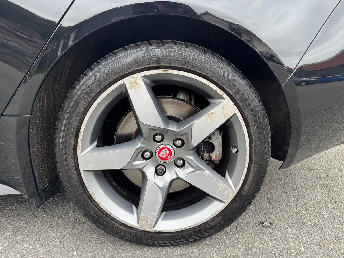 Jaguar XE 2.0 200CV R-Sport - Boite automatique