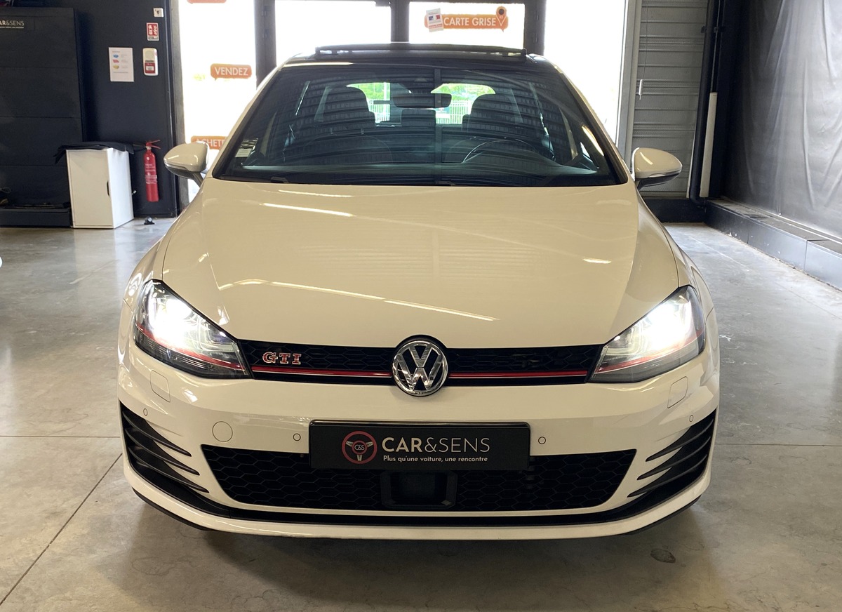 Volkswagen Golf VII 2.0 TSI 230ch GTI PERFORMANCE DSG6 5P / DCC / TO PANO / ACC / DYNAUDIO / CARPLAY