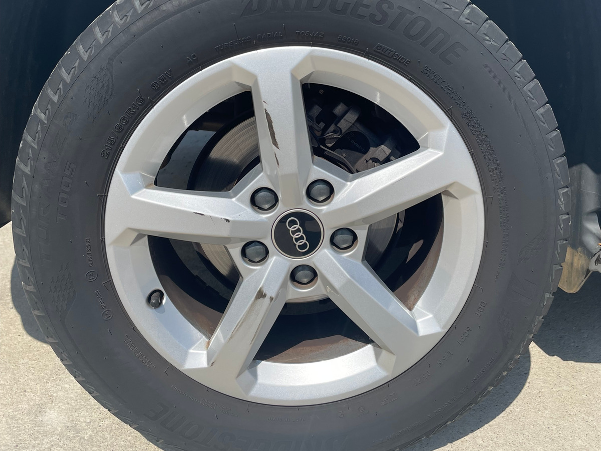 Audi Q2 30 tfsi BVM6 1.0