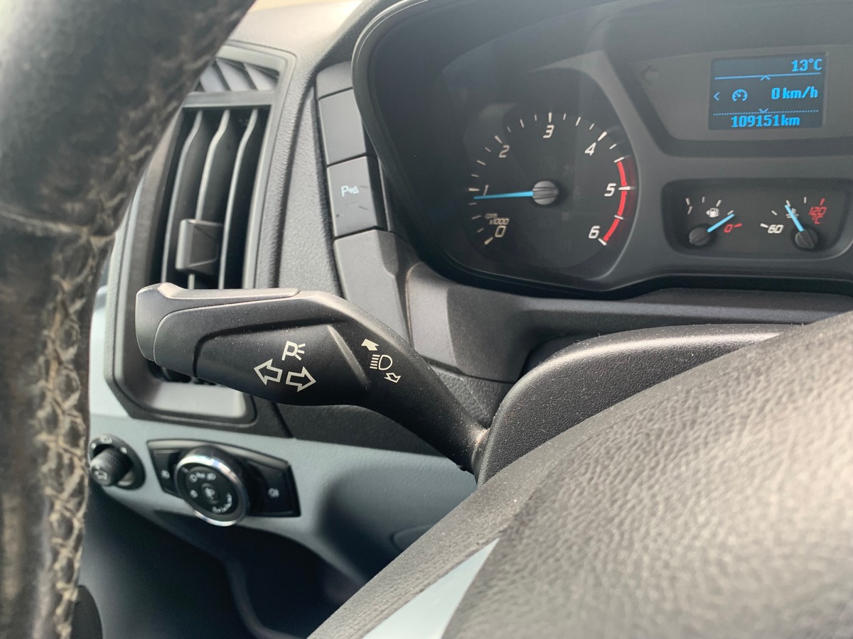 Ford TRANSIT 130 ch | Attelage | Régulateur de vitesse | Bluetooth | Plancher bois et latérale
