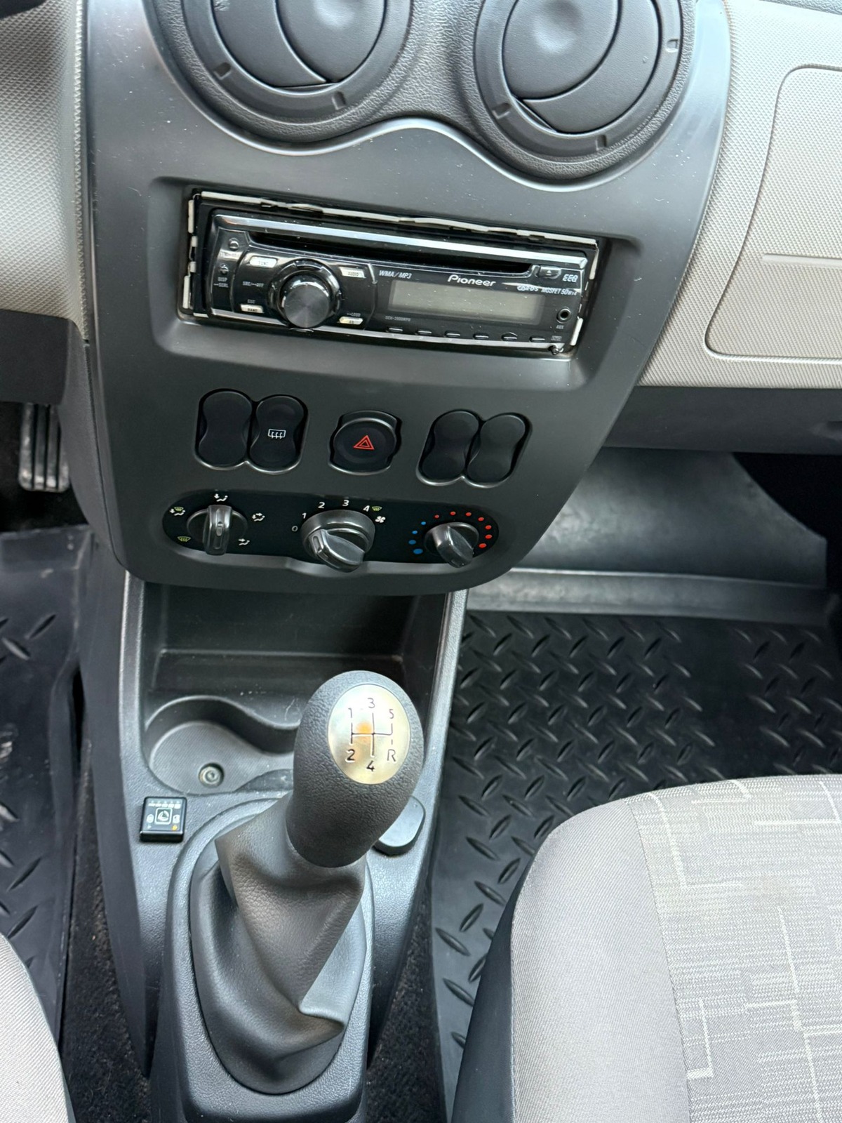 Dacia Sandero 1.4 MPI GPL eco2 72 cv BON ETAT GENERAL KIT EMBRAYAGE NEUV AVEC FACTURE