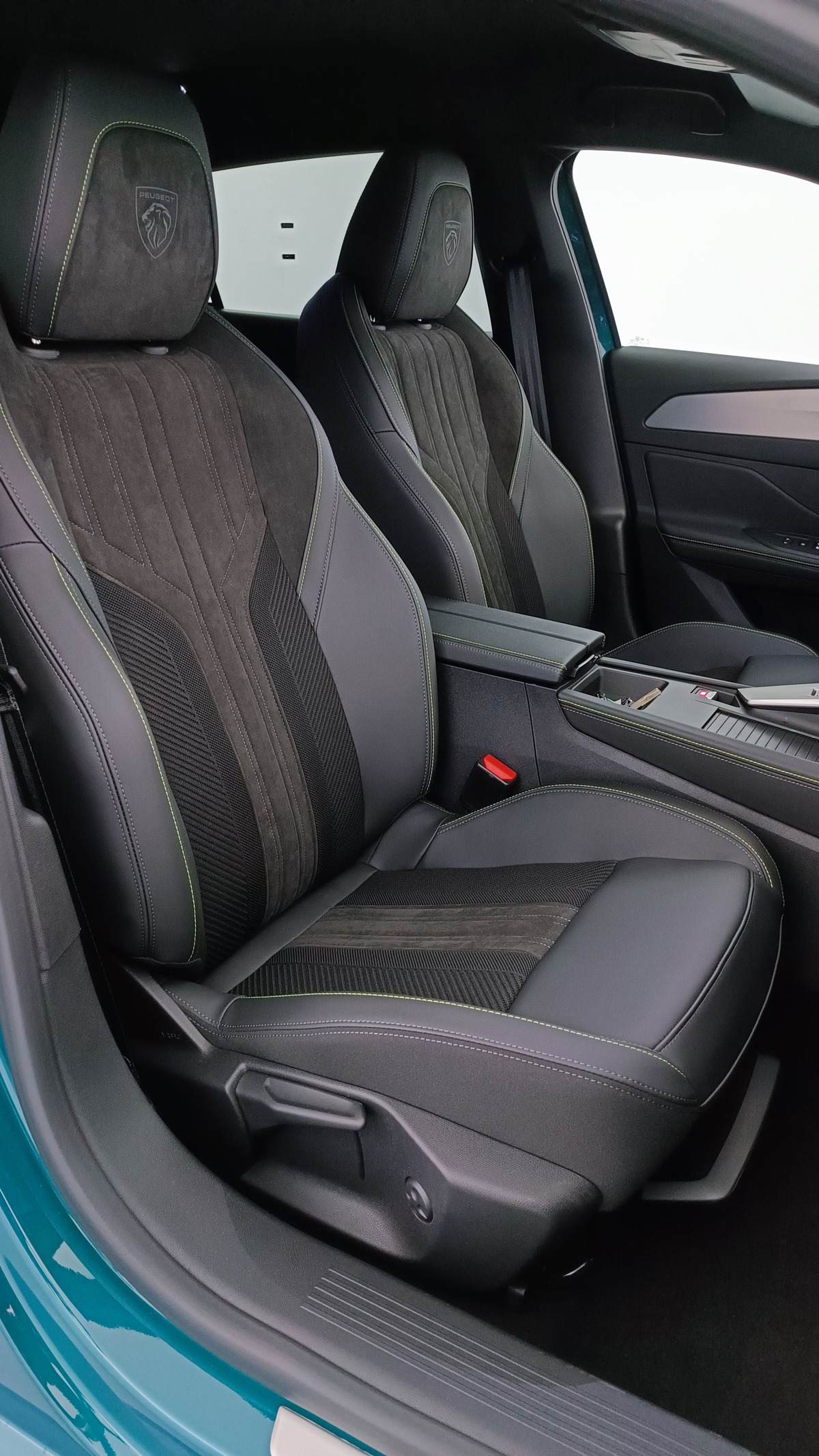 Peugeot 308 III(2) 1.2 Hybrid 145 ch | GT Exclusive e-DCS6 | Caméra 360° | PLUSIEURS COLORIS