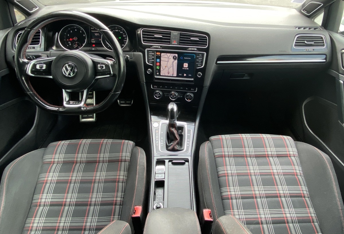 Volkswagen Golf VII 2.0 TSI 230ch GTI PERFORMANCE DSG6 5P / DCC / TO PANO / ACC / DYNAUDIO / CARPLAY