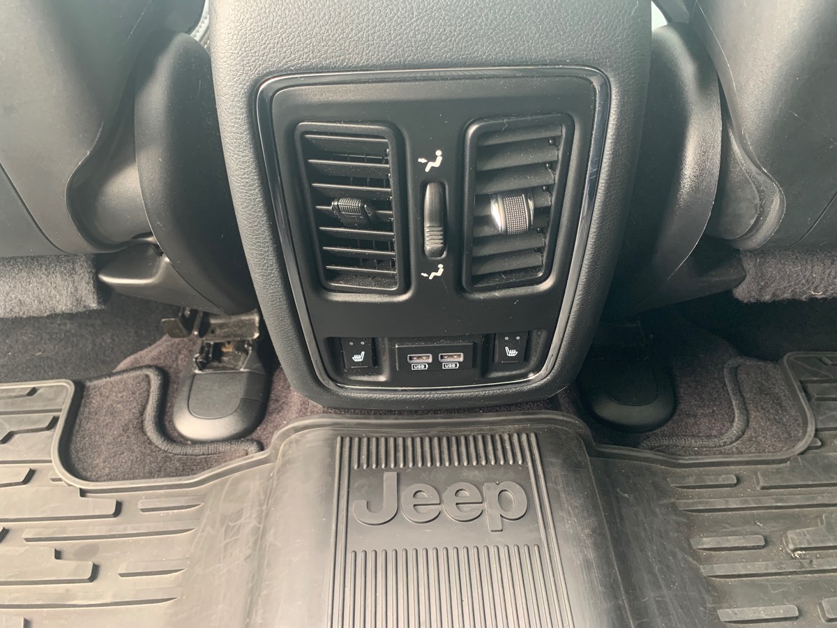 Jeep Grand Cherokee 468 ch | SRT | Attelage amovible | GPS | Caméra de recul