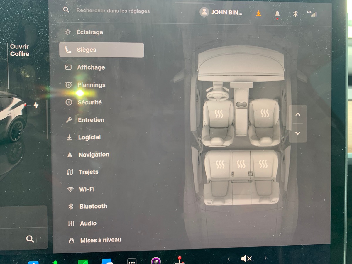 Tesla Model Y 275 chevaux | Premiére MAIN | Standard | Toit panoramique | Cuir | Siéges électriques