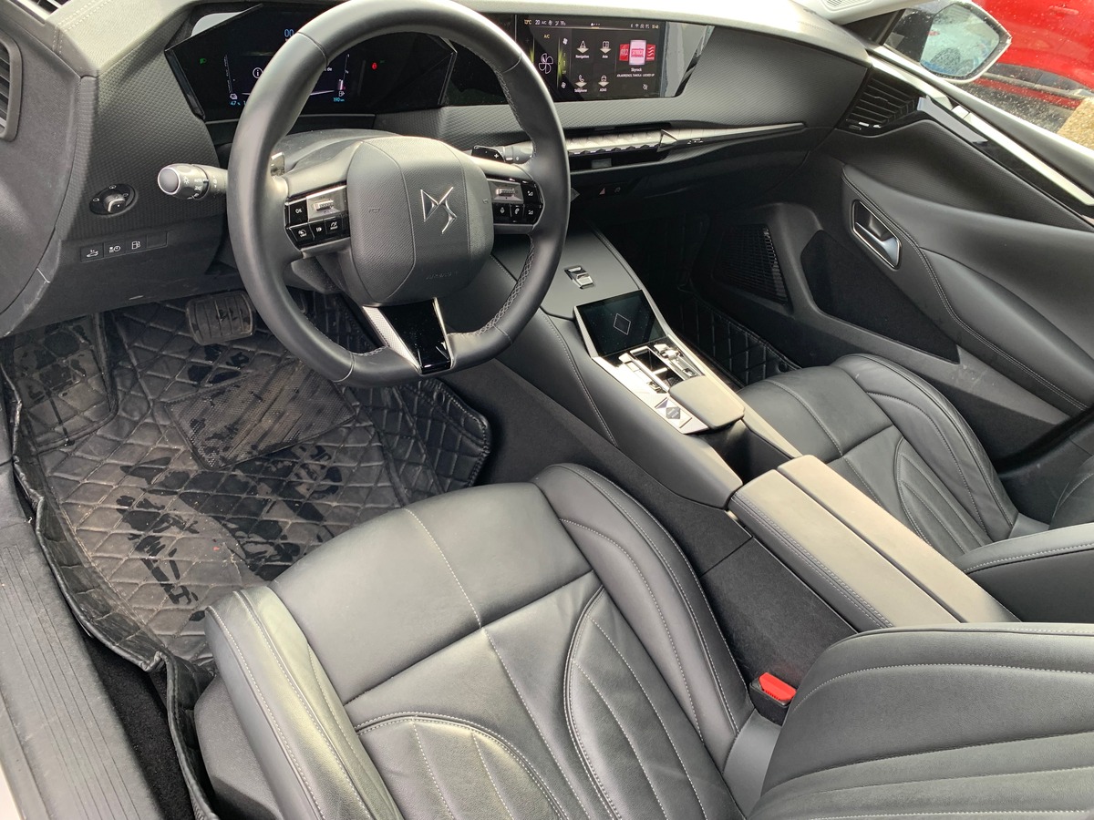 Citroën DS4 225 | Rivoli | Caméra 360° | Apple car Play | Régulateur de vitesse adaptatif | Attelage