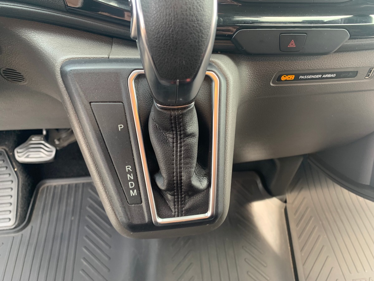 Ford TRANSIT CUSTOM 170 ch | SPORT | 5 Places | L1H1 | Premiére MAIN | Caméra de recul | Attelage