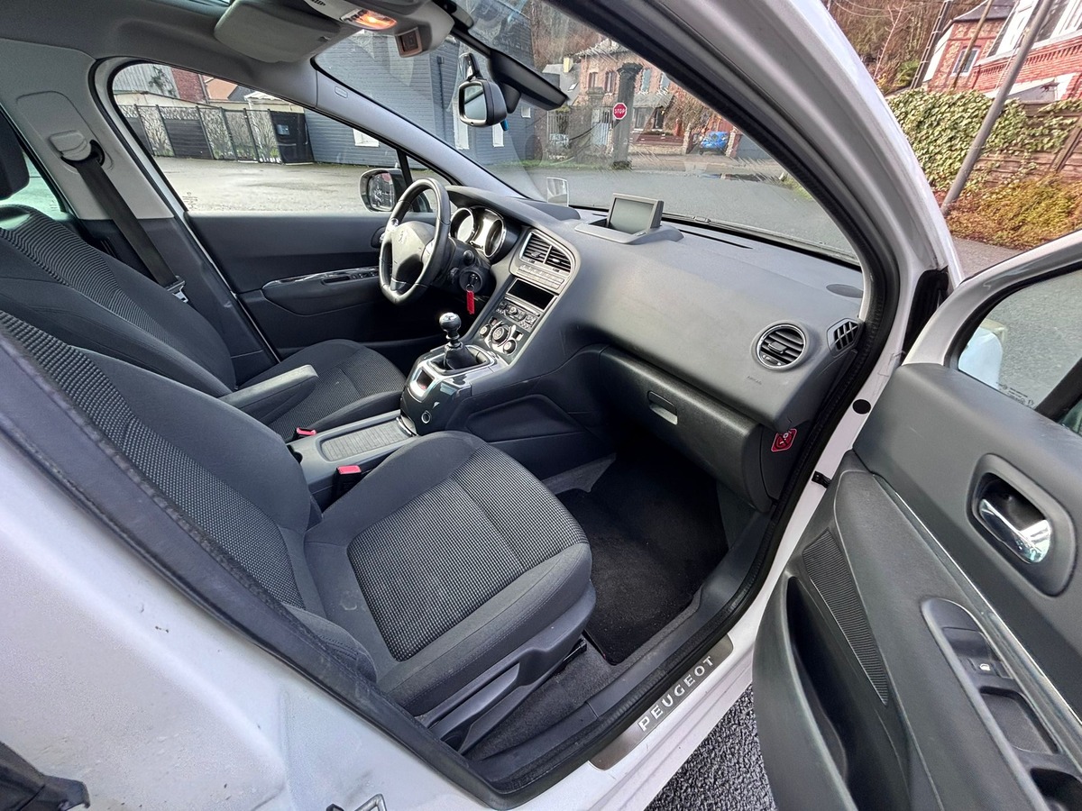 Peugeot 5008 1.6 HDi Allure 7 Places - Attelage - Révisé - Garantie