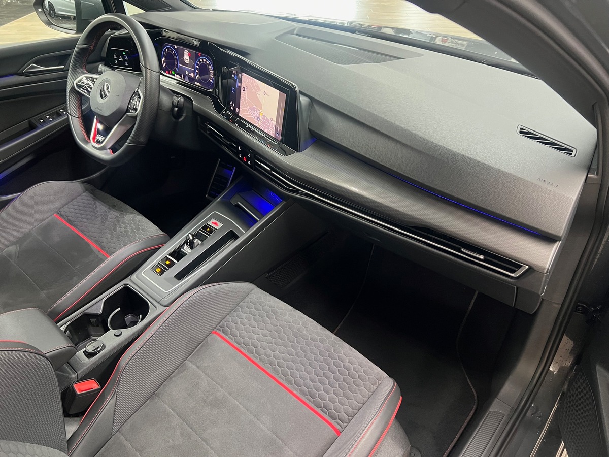 Volkswagen Golf VIII GTI CLUBSPORT 2.0 TSI 300 ch DSG7 + attelage amovible