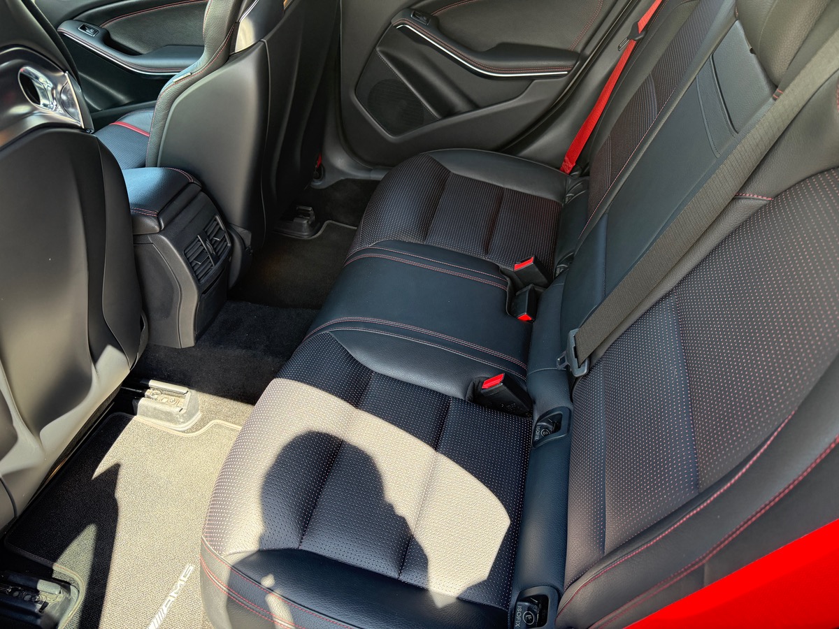 Mercedes-Benz A 45 AMG 4MATIC 2.0L 381cv 7G-DCT, Échappement performance, Suspension pilotée