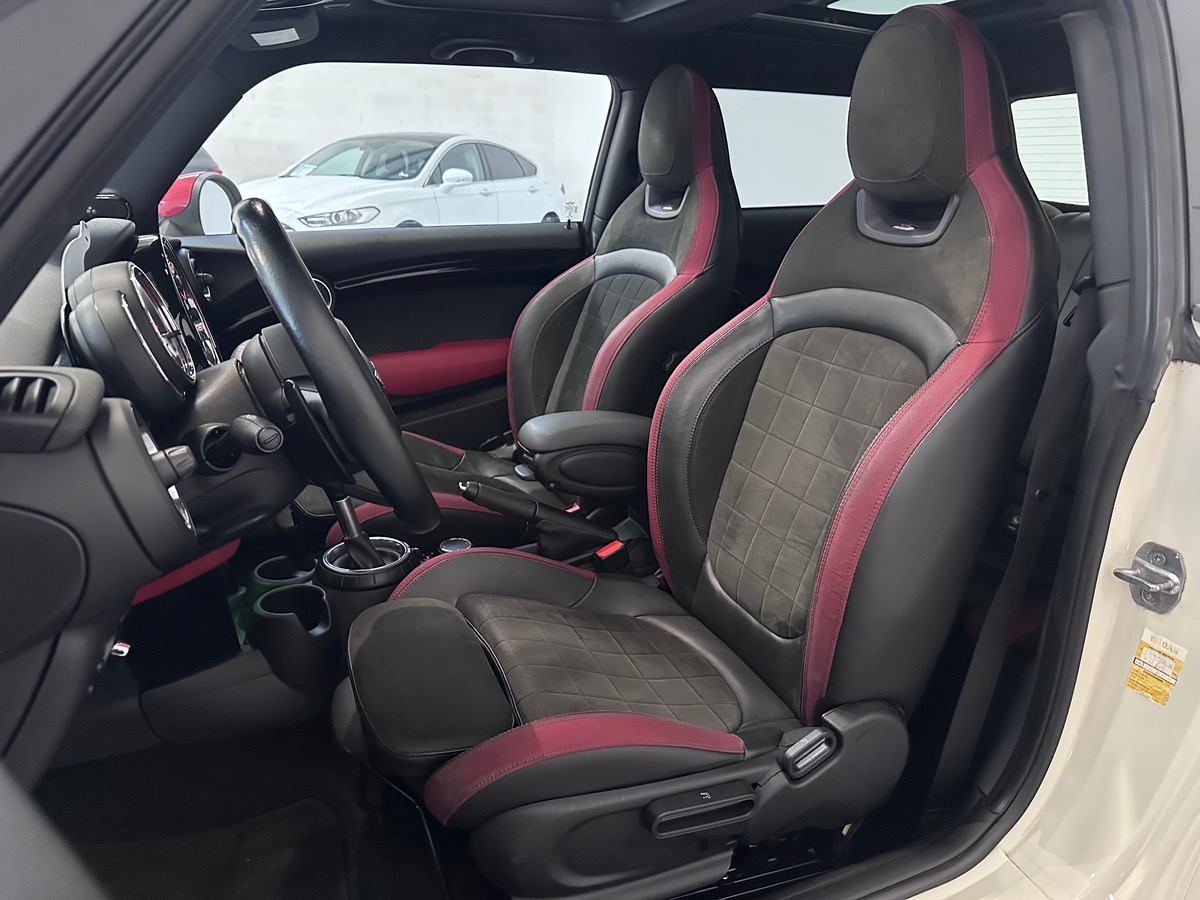 Mini Cooper III (F56) 2.0 231cv JCW BVA6 Harman Kardon / Toit Ouvrant / Echappement Sport