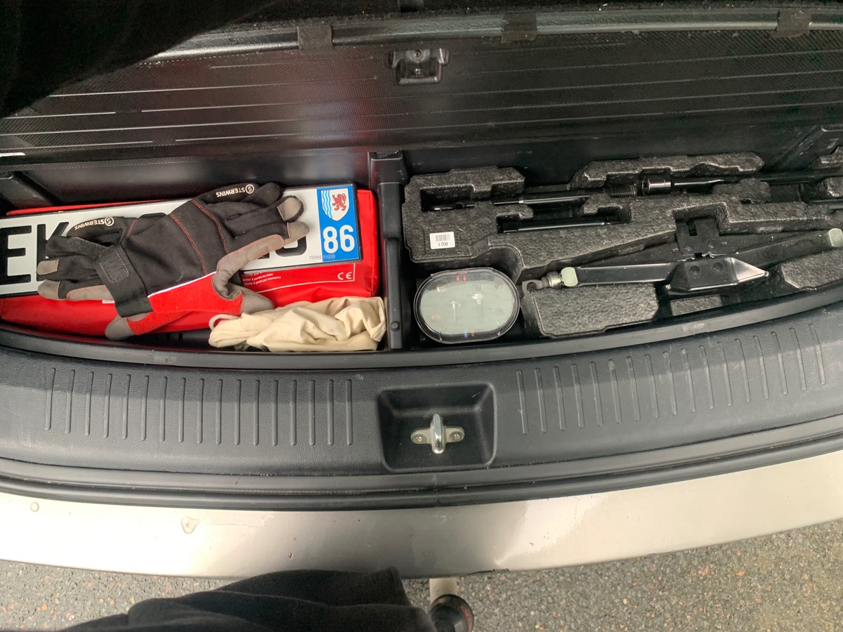 Kia Carens 141 ch | PREMIUM | 7 Places | Phase 2 | Attelage| Toit ouvrant | Caméra de recul | Jantes