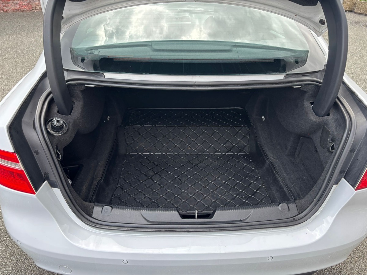 Jaguar XE 2.0D 180 R-SPORT BVA