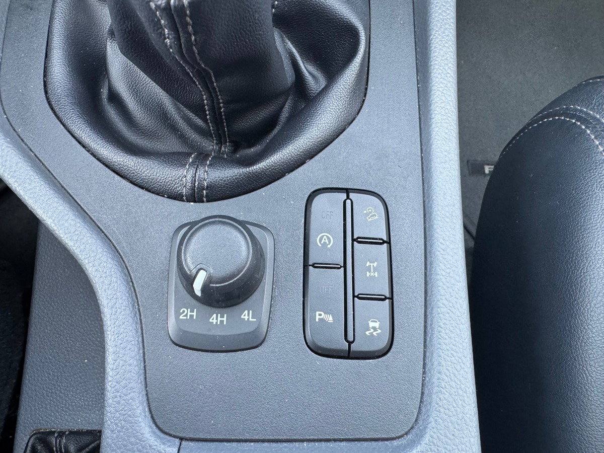 Ford Ranger 200 chevaux | Limited | Double Cabine | 5 places | GPS | Régulateur vitesse | Hard Top
