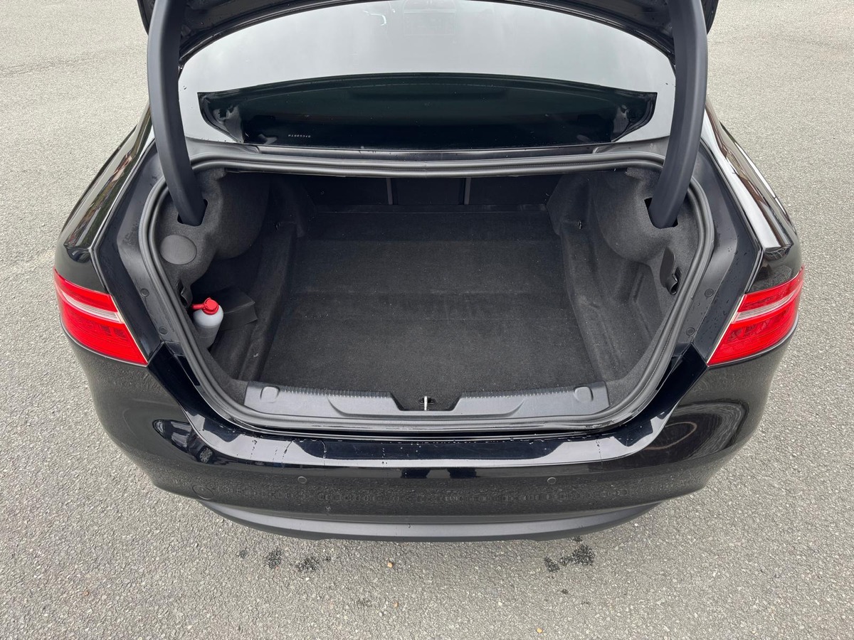 Jaguar XE 2.0 200CV R-Sport - Boite automatique