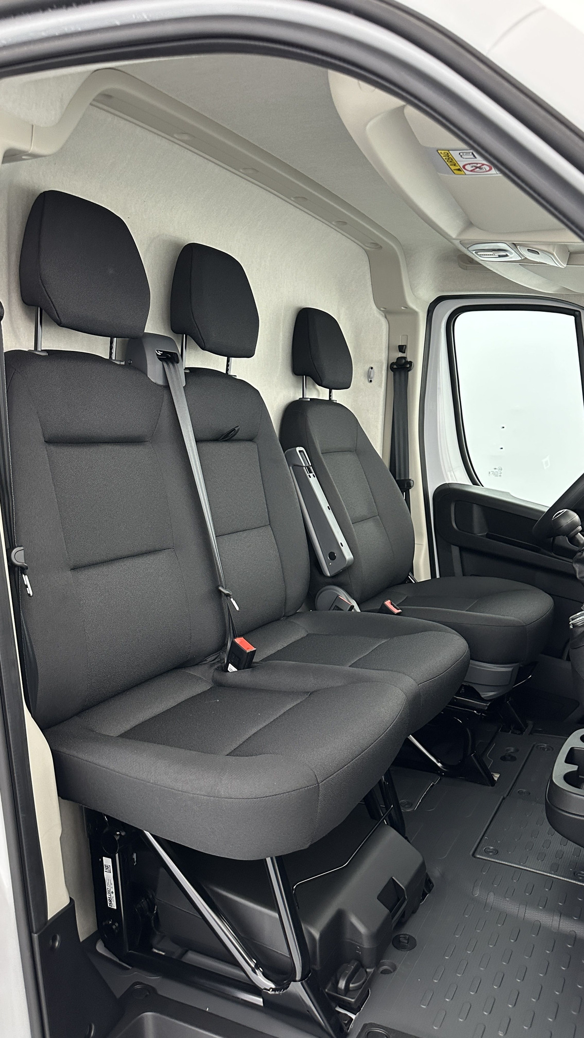 Peugeot Boxer L2H2 3.3 2.2 BlueHDi 140 chevaux | 26100 euros HT | Aide au stationnement arrière