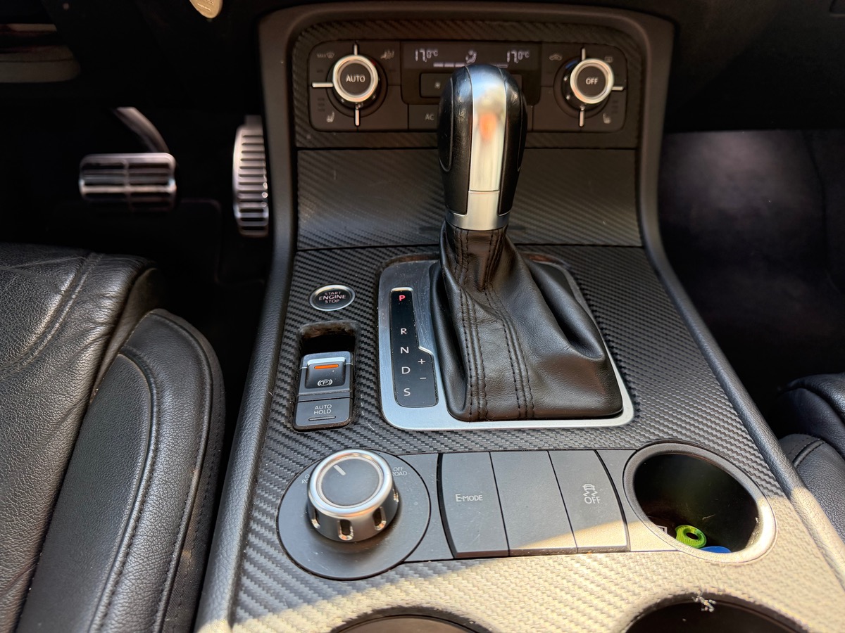 Volkswagen Touareg 3.0 TSI V6 379 CV Hybrid / Jantes Noires / Gps / Carat Edition