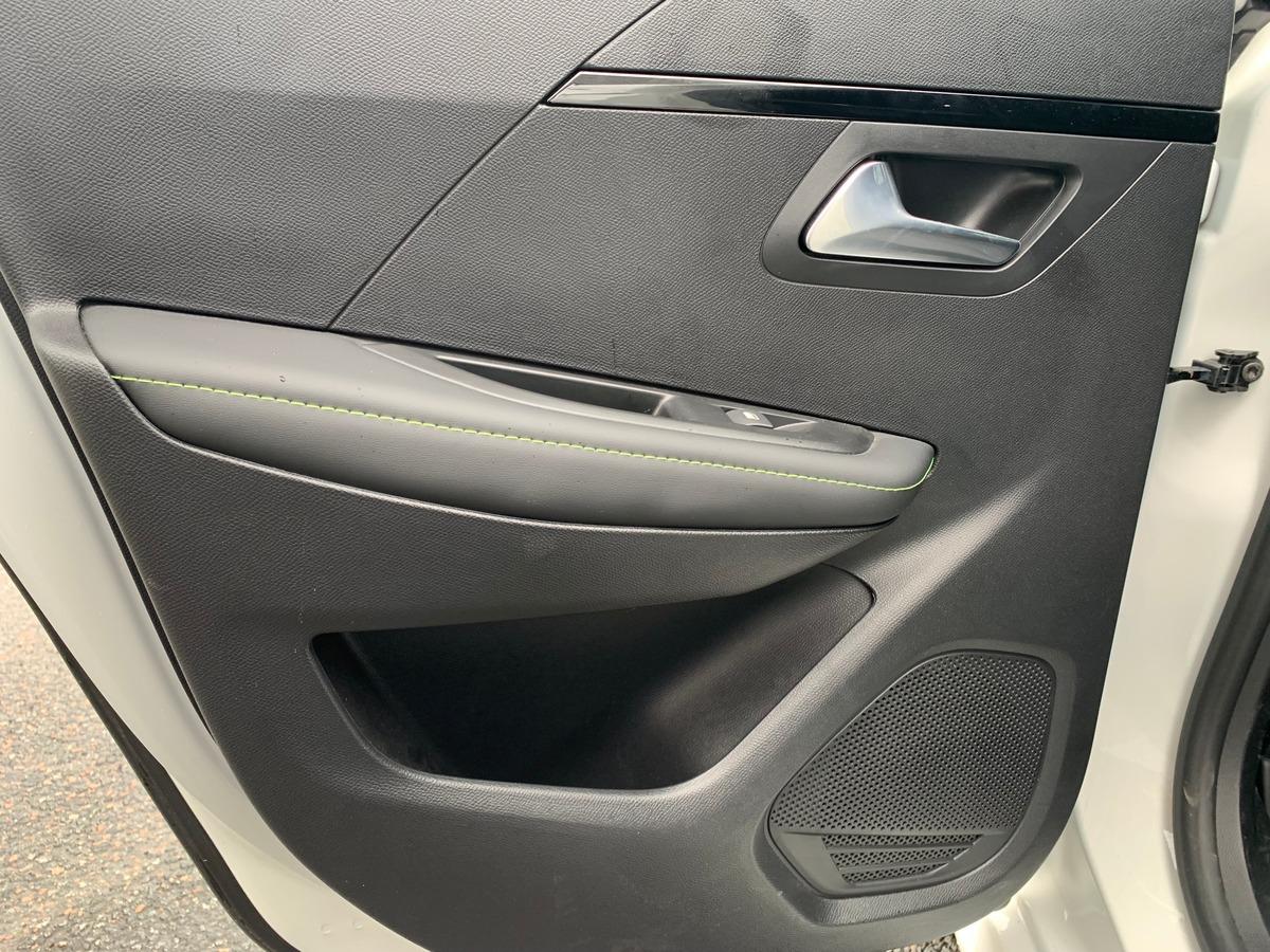 Peugeot 208 130 | GT | Toit panoramique | Caméra recul | Avertisseur angles morts | Apple car play