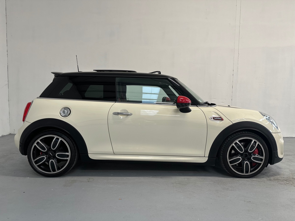 Mini Cooper III (F56) 2.0 231cv JCW BVA6 Harman Kardon / Toit Ouvrant / Echappement Sport