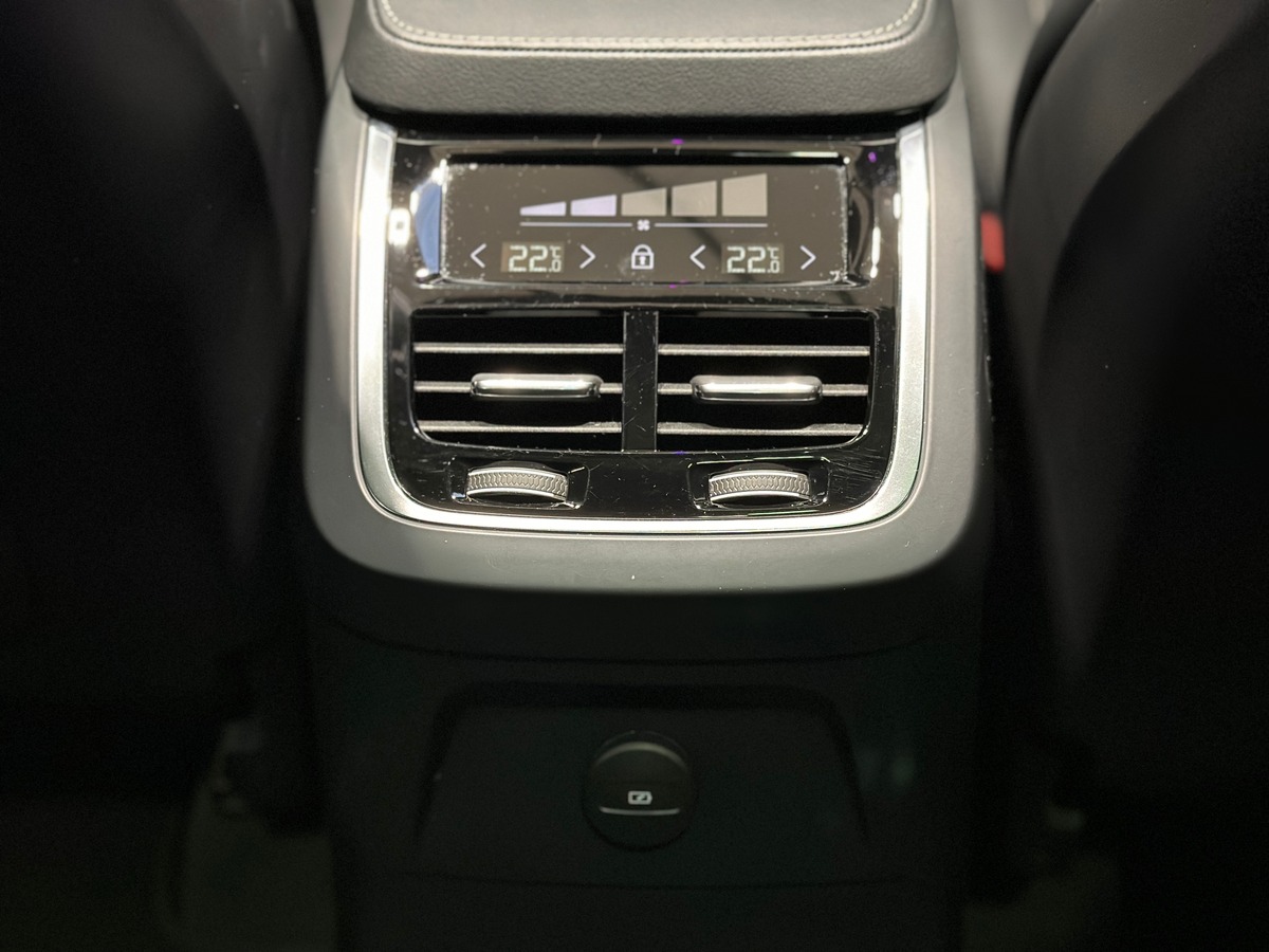 Volvo XC90 T8 R-Design AWD 303 + 87ch Geartronic - 7 places - 1ère Main - Options +++
