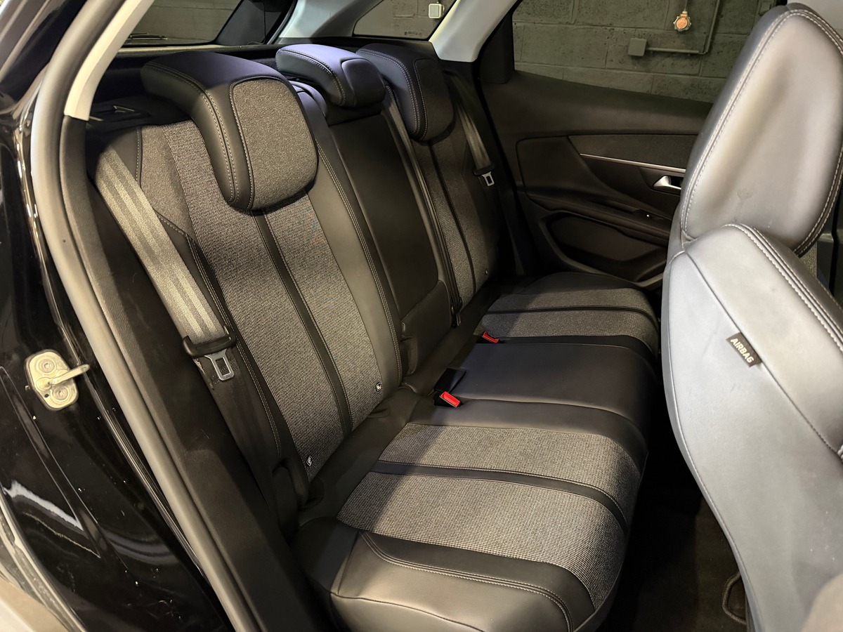 Peugeot 3008 1.5 hdi Allure Cock Pit / Hayon Electrique / Carplay Android / Caméra de Recul