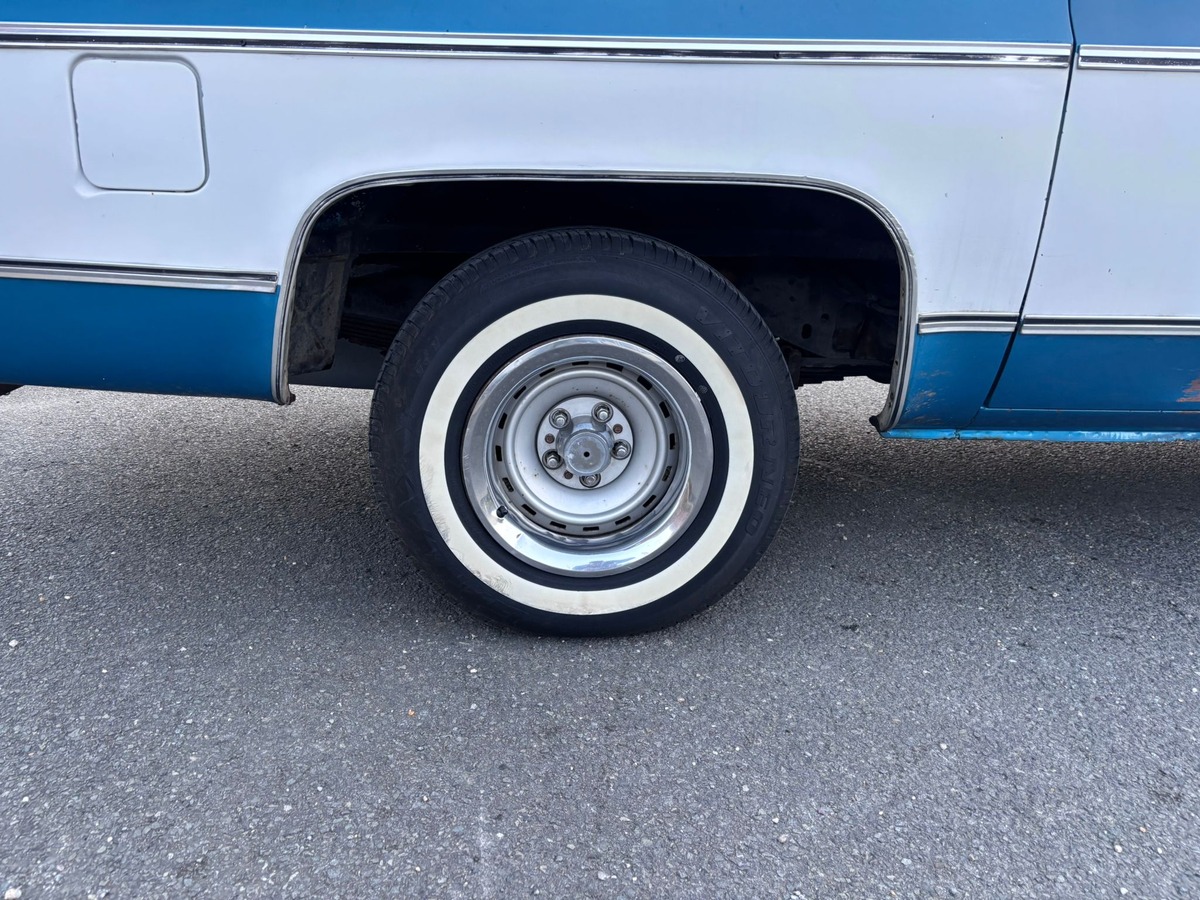 Chevrolet Suburban 7.4 V8 454 (C/R) - Français - CG Collection