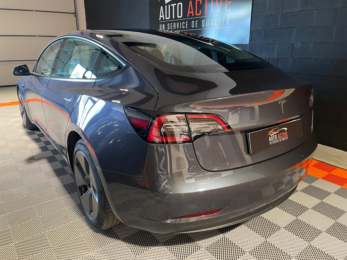 Tesla Model 3 RWD