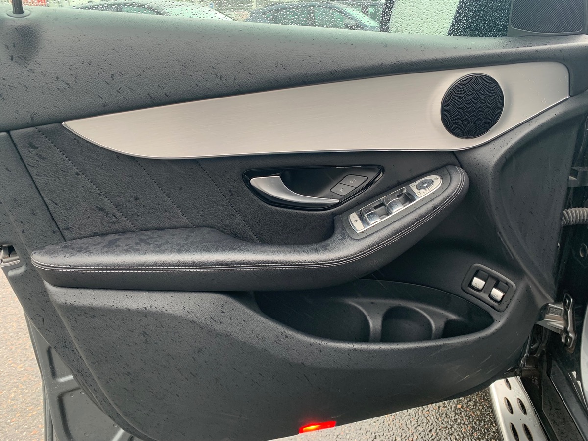 Mercedes-Benz GLC Coupé 204 | 250 4MATIC | Toit Panoramique | Caméra Recul | Attelage électrique