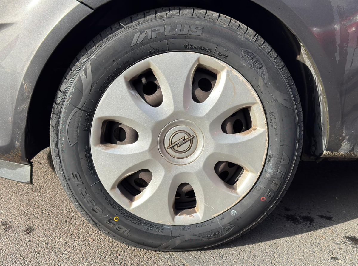 Opel Corsa 1.3 cdti 75ch 5 portes GPS / Aide au stationnement / Clim /