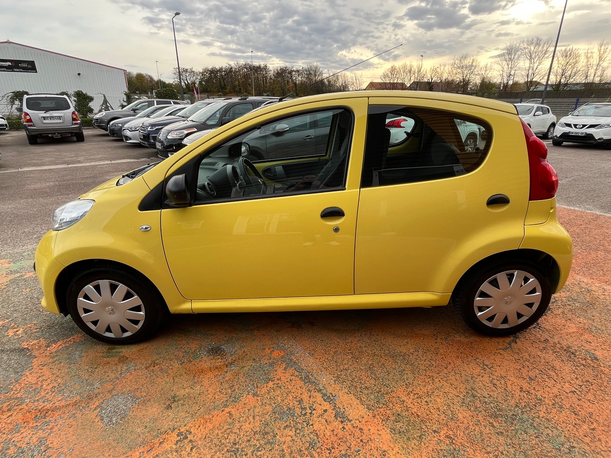 Peugeot 107 5 Portes 1.0 i  68 ch URBAN 1ERE MAIN