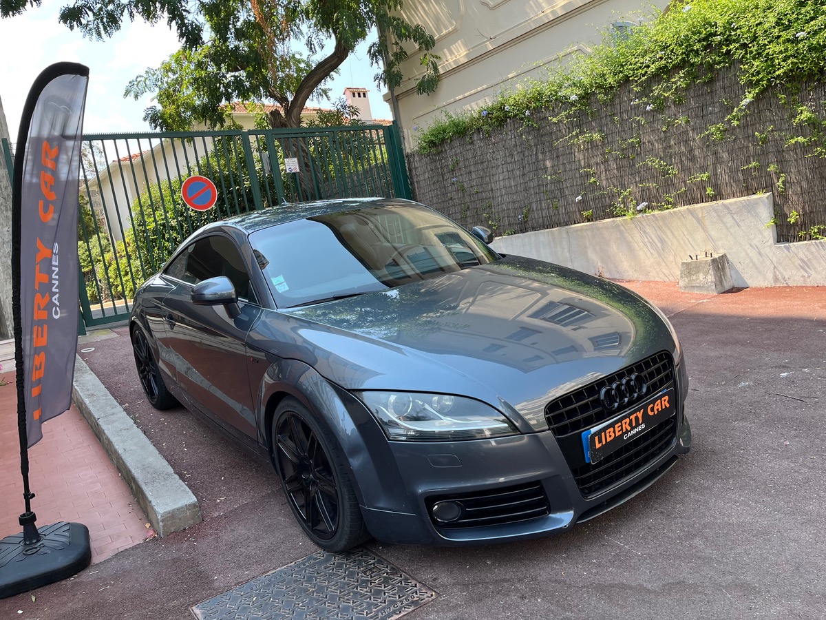 Audi TT 2.0 TFSI 200 cv / S line/  GPS / Jantes noires / Feux teintés  / intérieur cuir