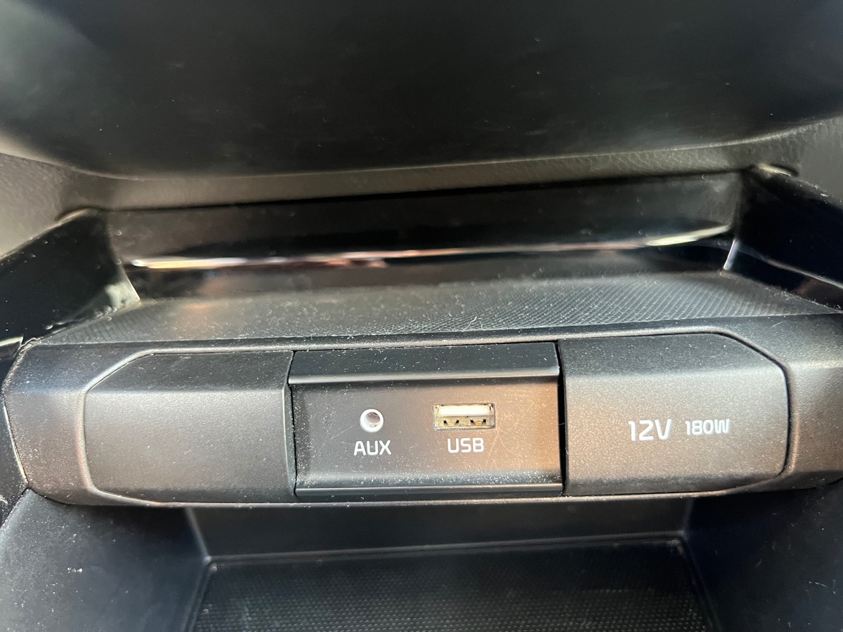 Kia Stonic Premium T-GDI 120cv DCT7, SUIVI COMPLET KIA, SIEGES CHAUFFANTS, CARPLAY