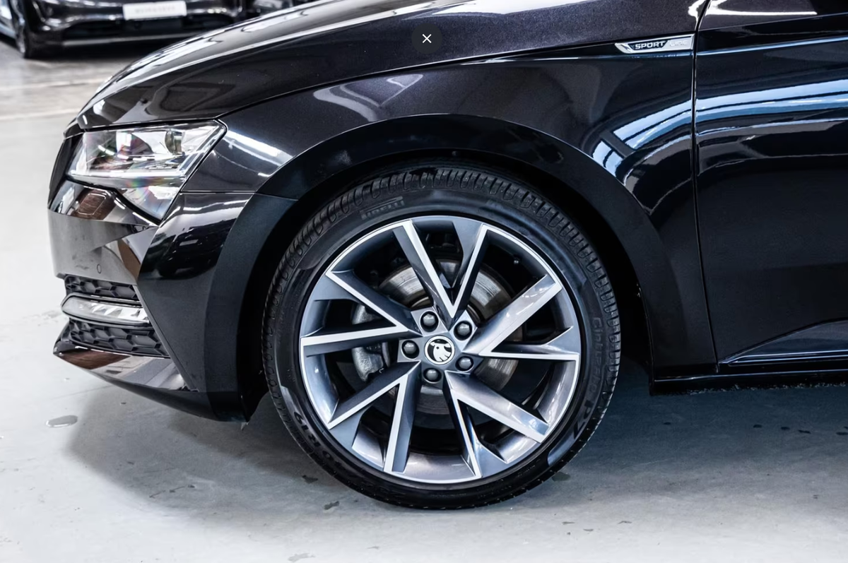 Skoda Superb Combi Hybride 1.4 TSI PHEV 218ch Sportline DSG6 Toit ouvrant Audio Canton