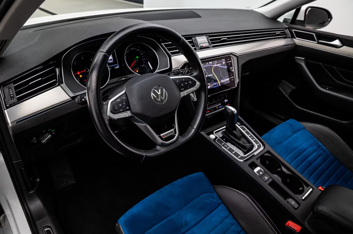 Volkswagen Passat SW VIII 2.0 TDI EVO 200ch Elegance 4Motion DSG7 Toit ouvrant Attelage